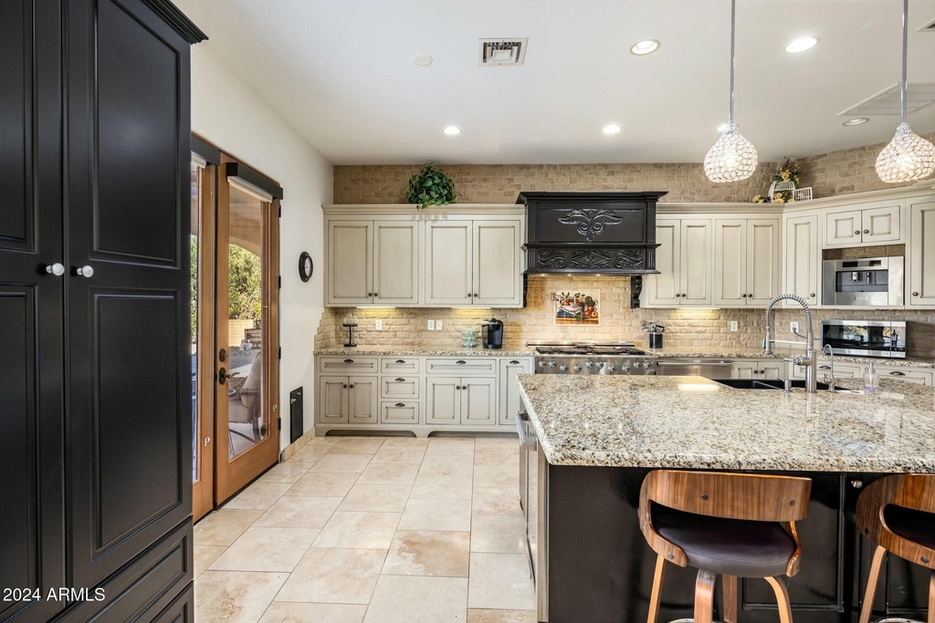 14402 N Medinan Drive - Photo 3