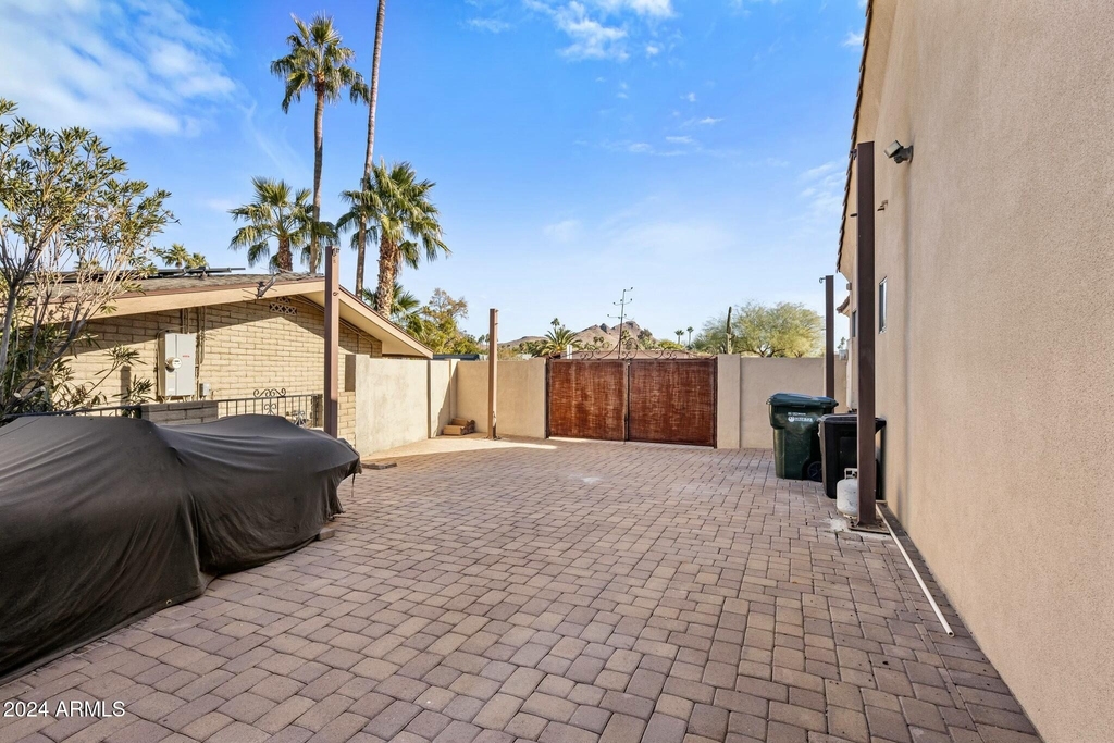 14402 N Medinan Drive - Photo 32