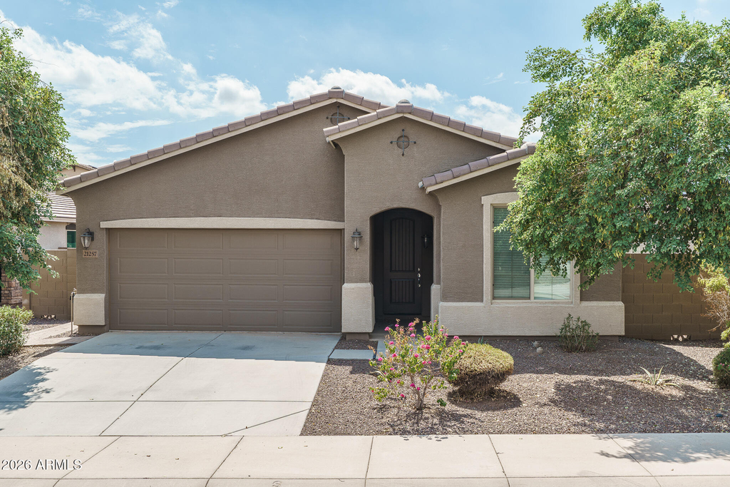 21257 W Berkeley Road - Photo 0