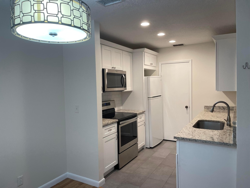 815 W Boynton Beach Boulevard - Photo 8