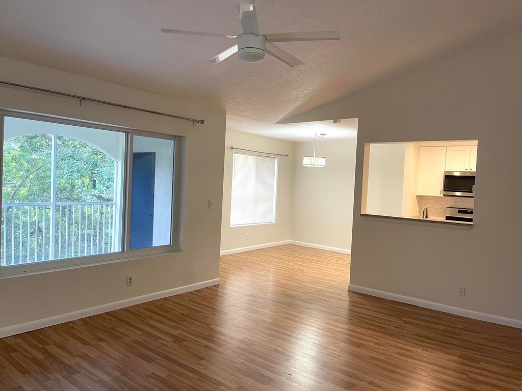 815 W Boynton Beach Boulevard - Photo 2