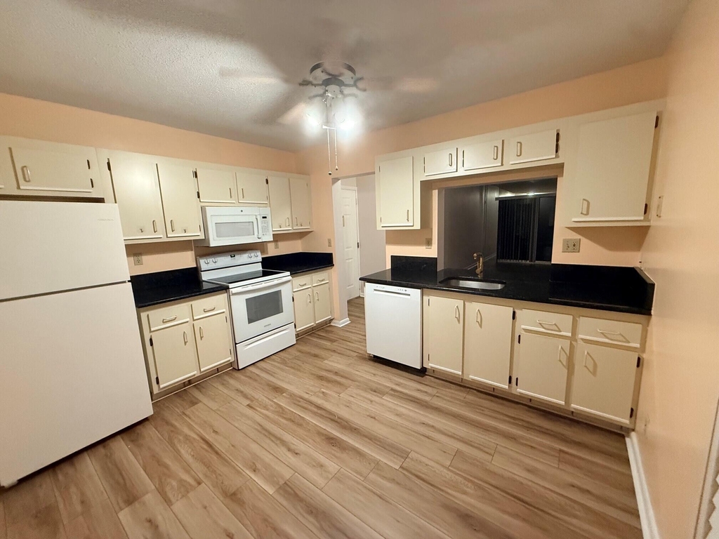 7406 Woodmont Avenue - Photo 4