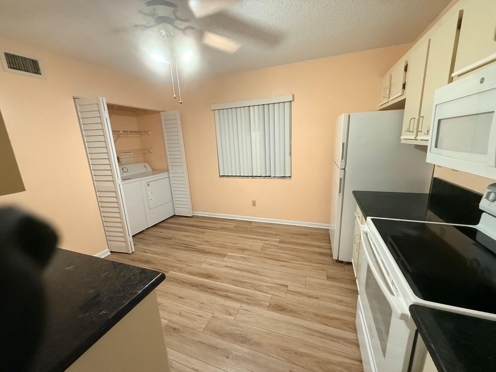 7406 Woodmont Avenue - Photo 3