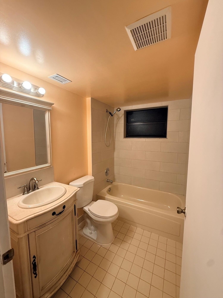 7406 Woodmont Avenue - Photo 5
