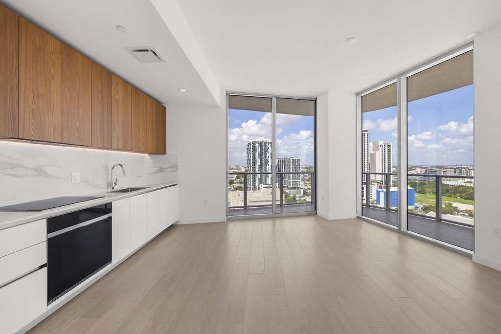 1400 Biscayne Boulevard - Photo 1