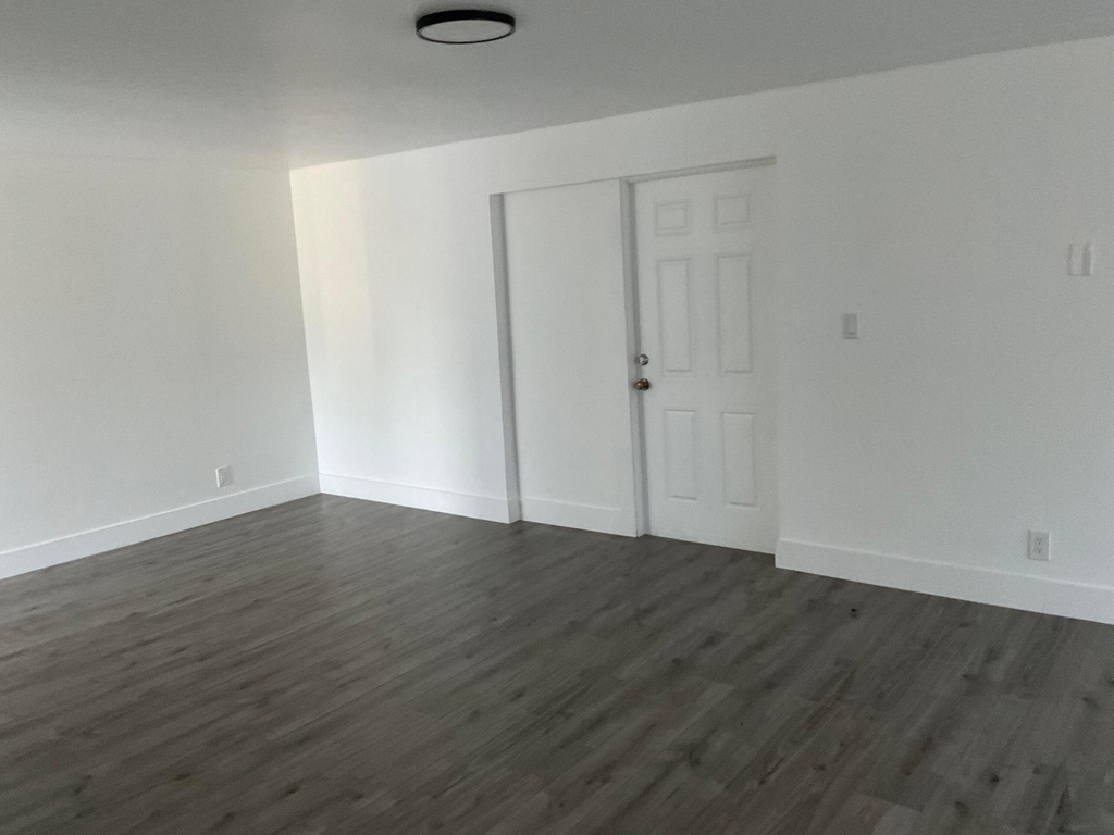 5662 Parke Avenue - Photo 10