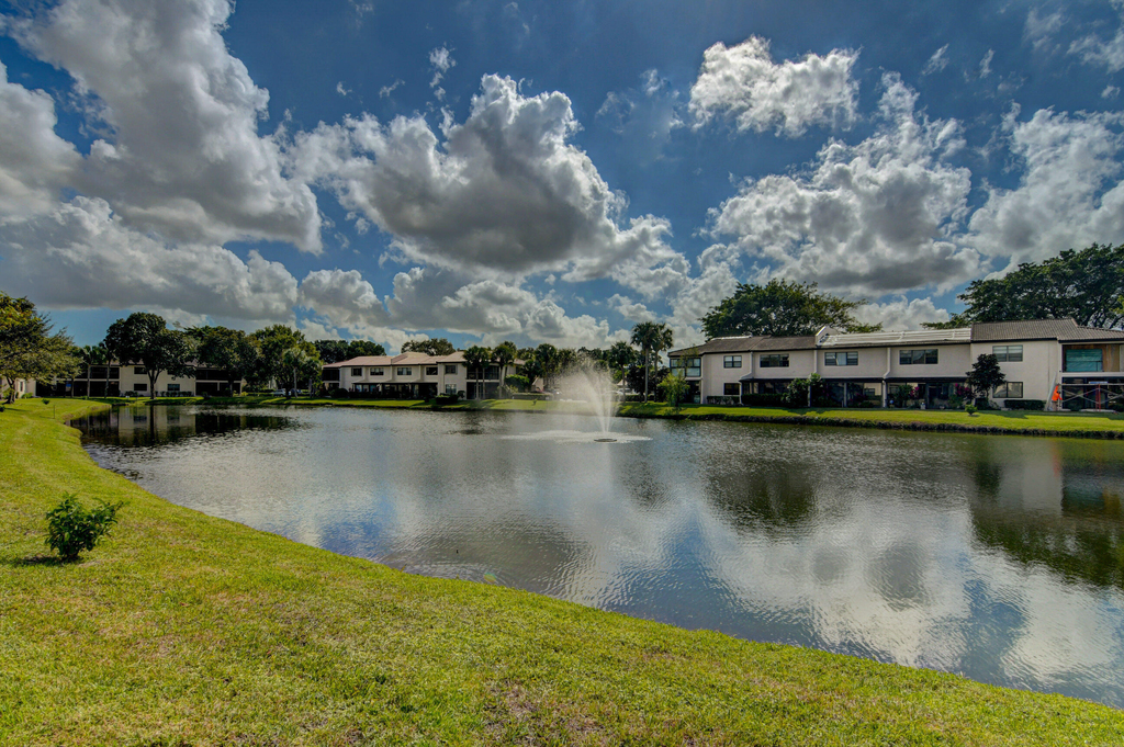 7911 Eastlake Drive - Photo 3
