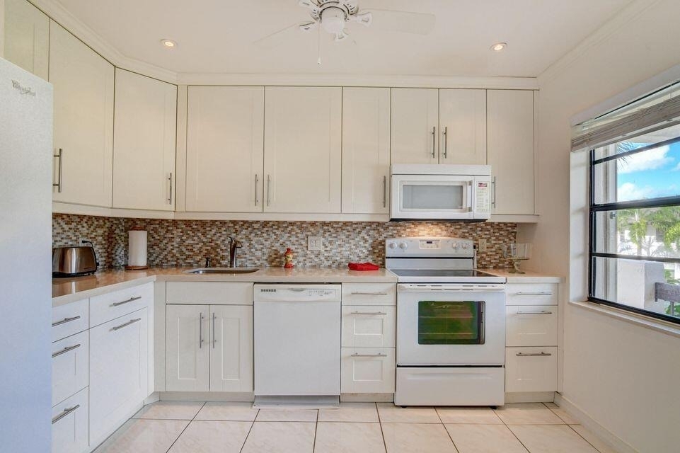 7911 Eastlake Drive - Photo 21