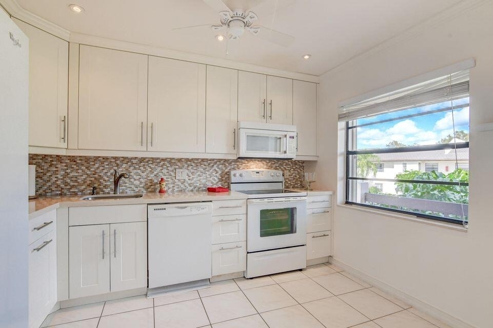 7911 Eastlake Drive - Photo 20