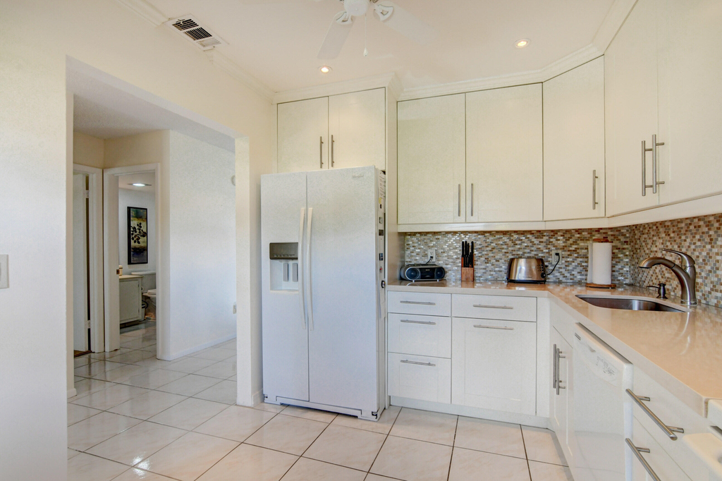 7911 Eastlake Drive - Photo 18