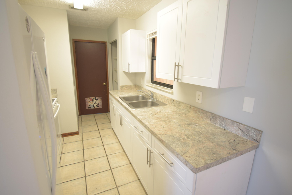 1102 Sw Hibiscus Street - Photo 4
