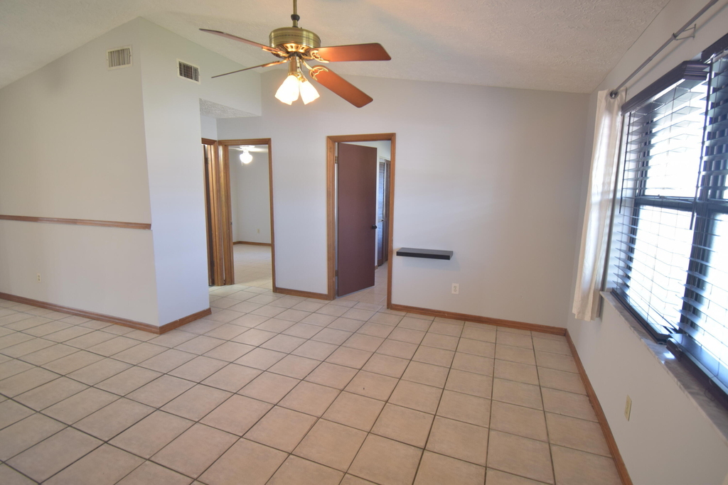 1102 Sw Hibiscus Street - Photo 1