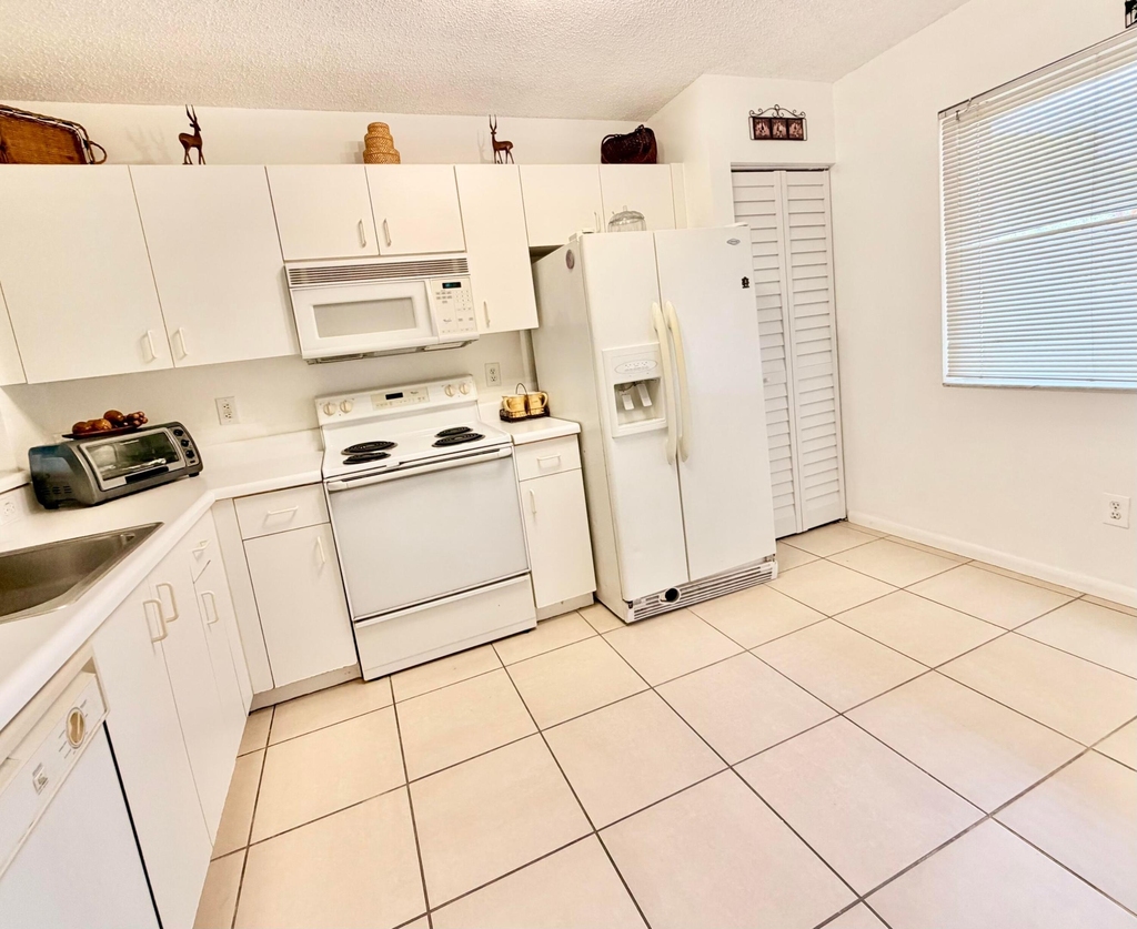 9511 Weldon Circle - Photo 6