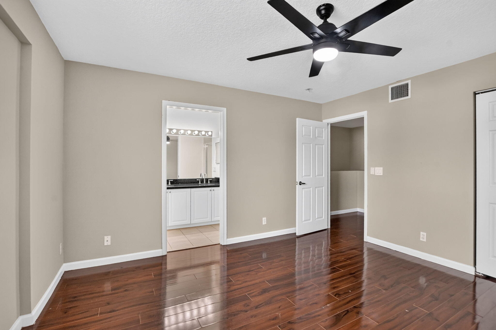 2557 Riverside Drive - Photo 21