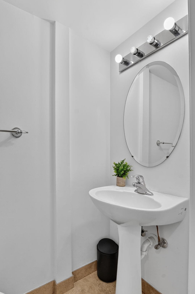 2557 Riverside Drive - Photo 8