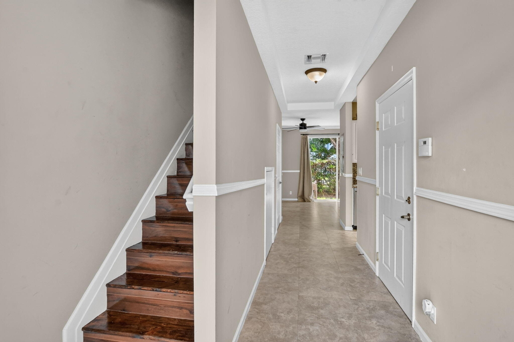 2557 Riverside Drive - Photo 4