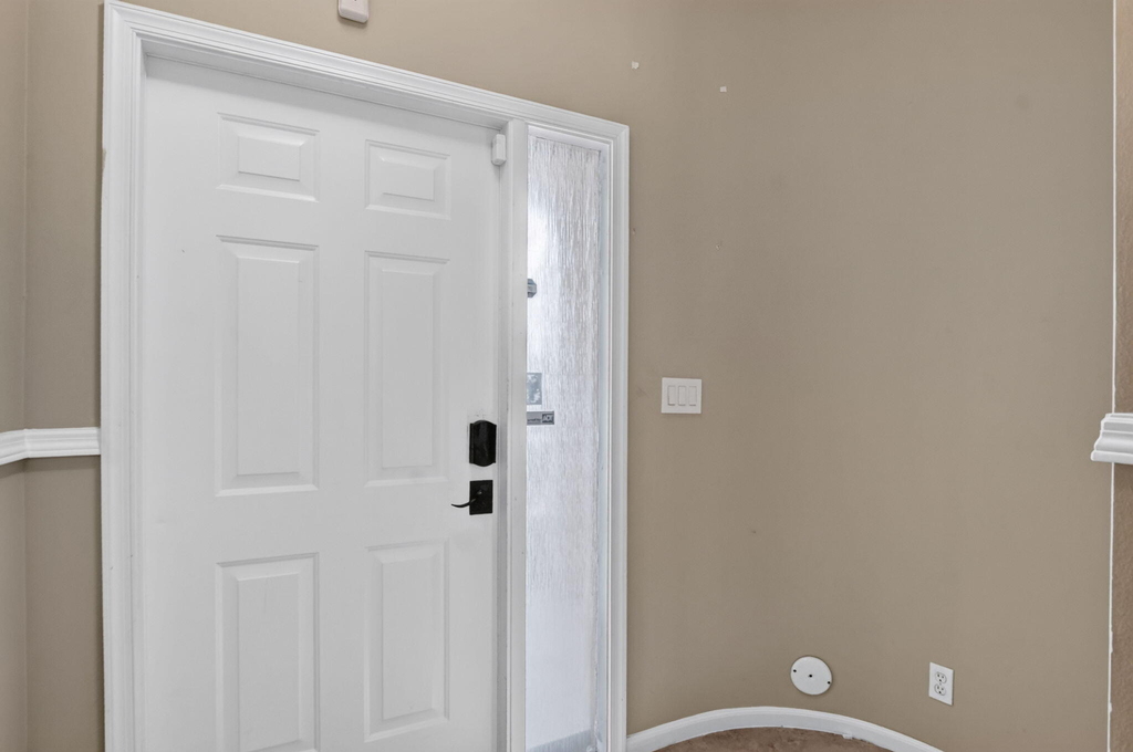 2557 Riverside Drive - Photo 5