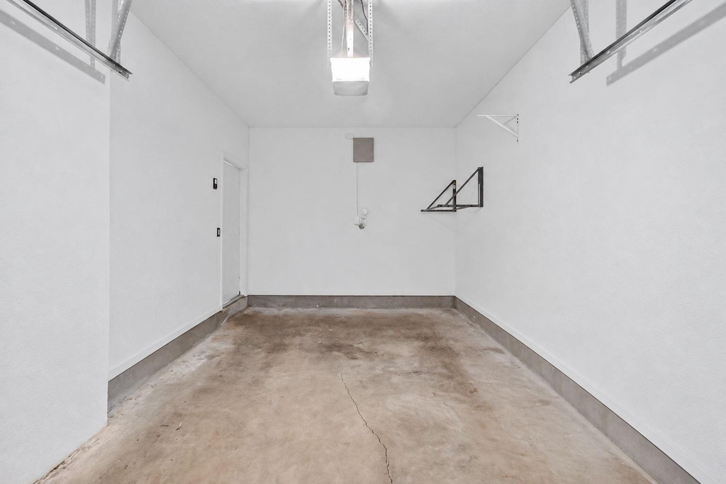 2557 Riverside Drive - Photo 37
