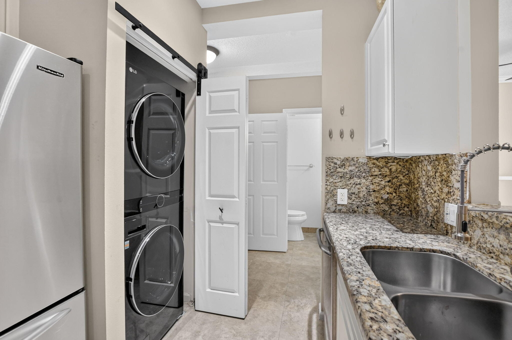2557 Riverside Drive - Photo 17