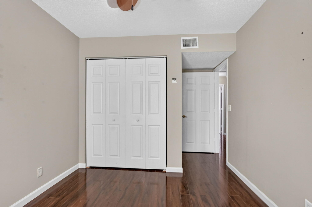 2557 Riverside Drive - Photo 32