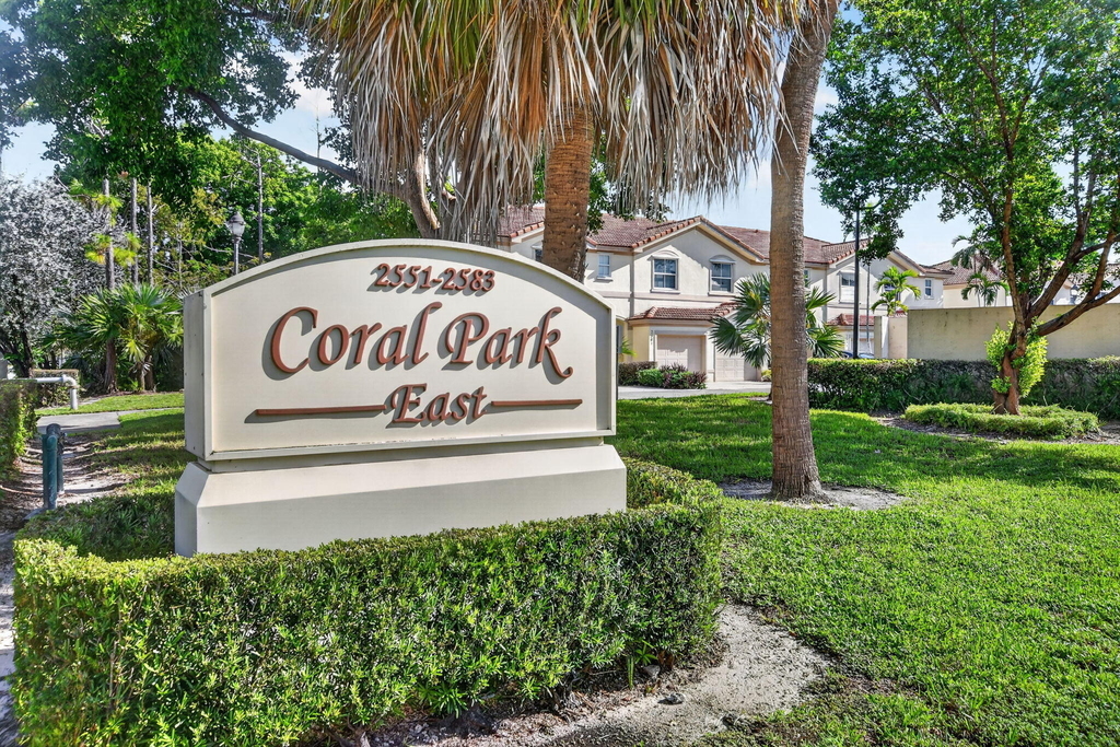 2557 Riverside Drive - Photo 38