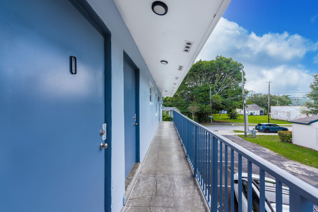 515 N Sapodilla Avenue - Photo 13