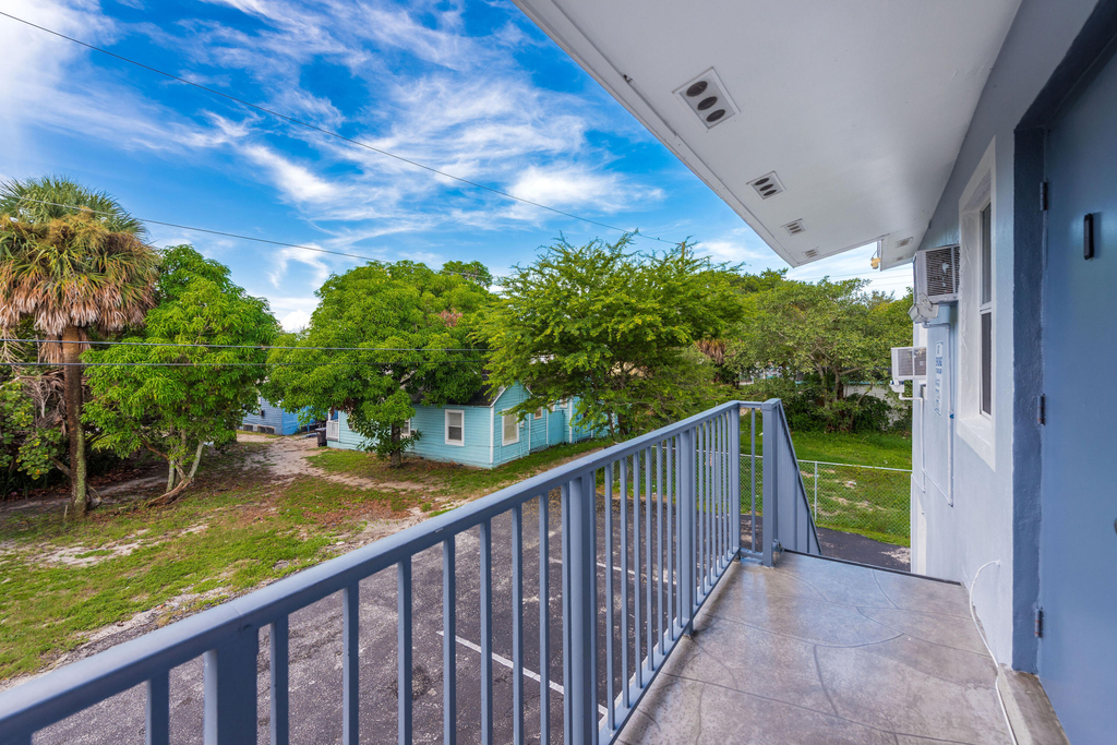 515 N Sapodilla Avenue - Photo 12