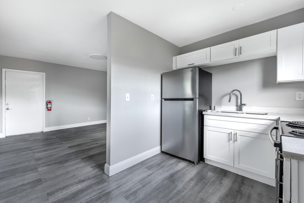 515 N Sapodilla Avenue - Photo 4