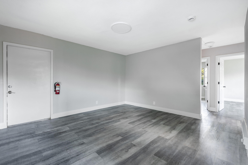 515 N Sapodilla Avenue - Photo 2