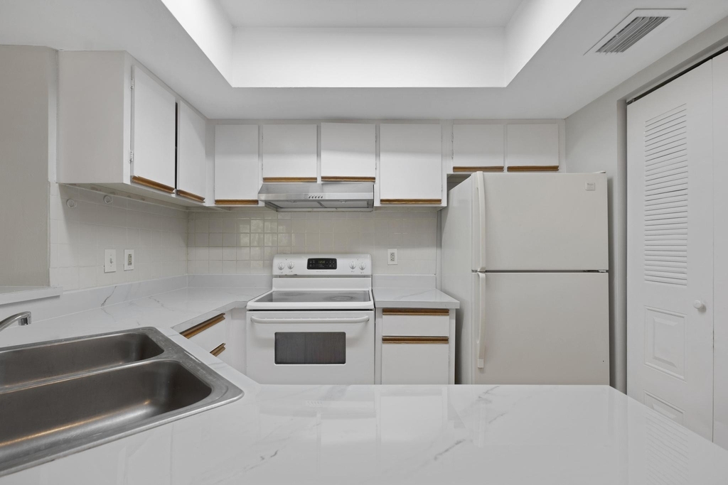 9166 W Atlantic Boulevard - Photo 8