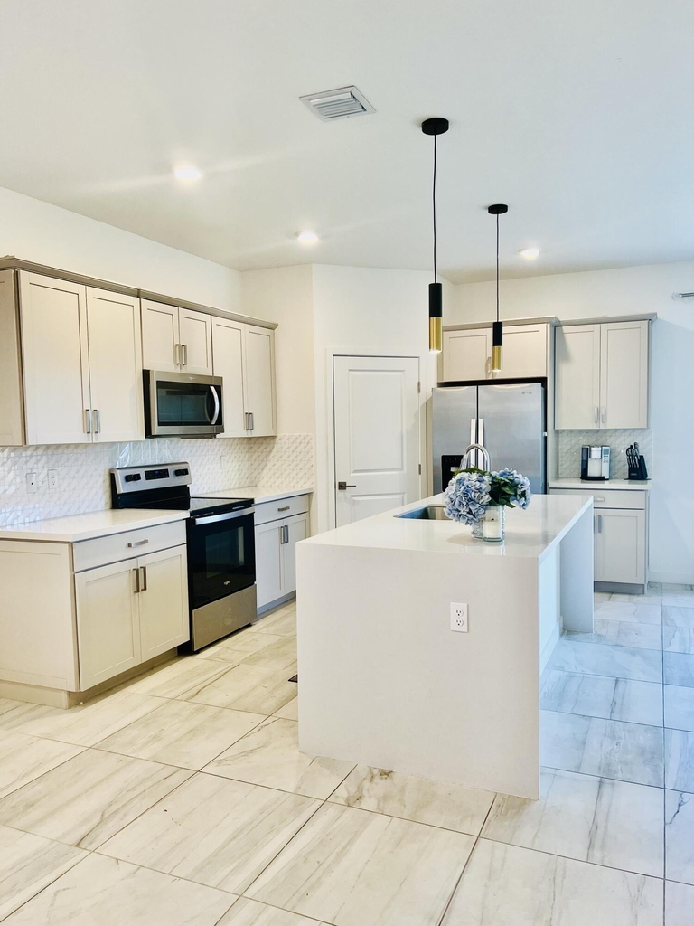 18486 Claybrook Street - Photo 2