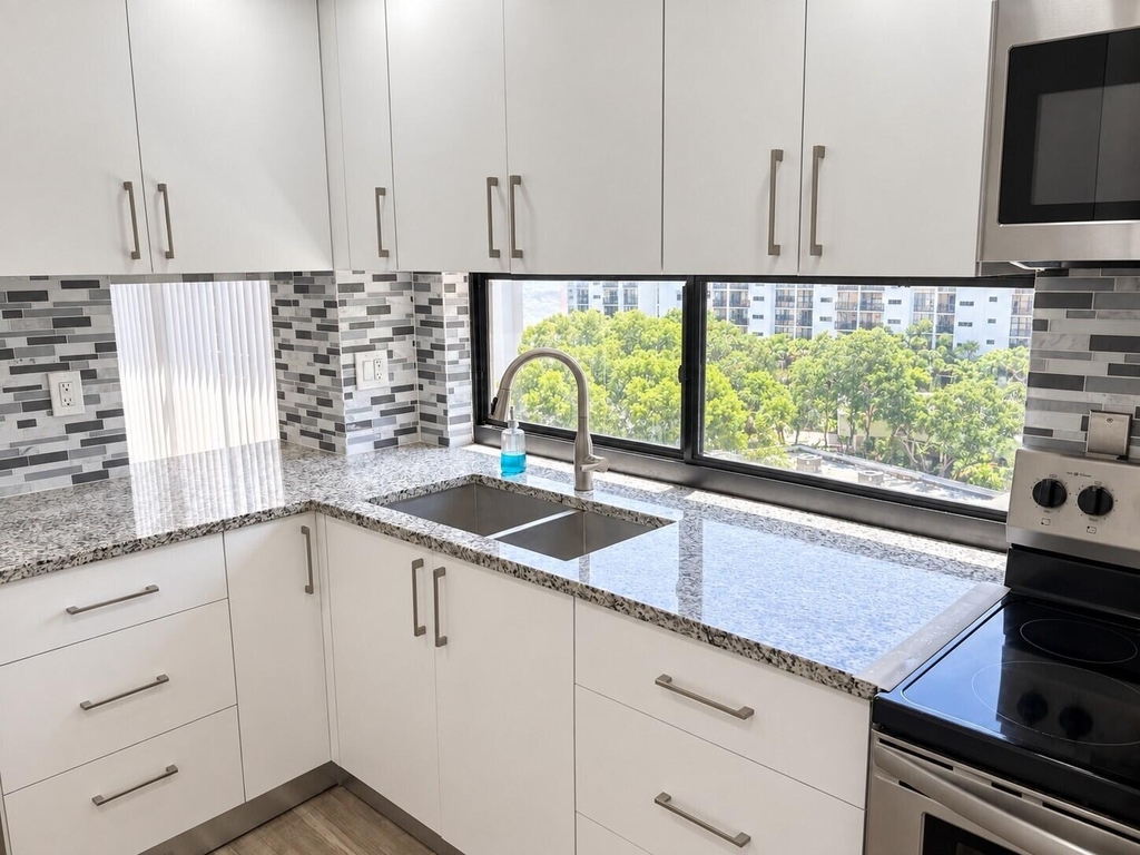 17021 N Bay Road - Photo 6