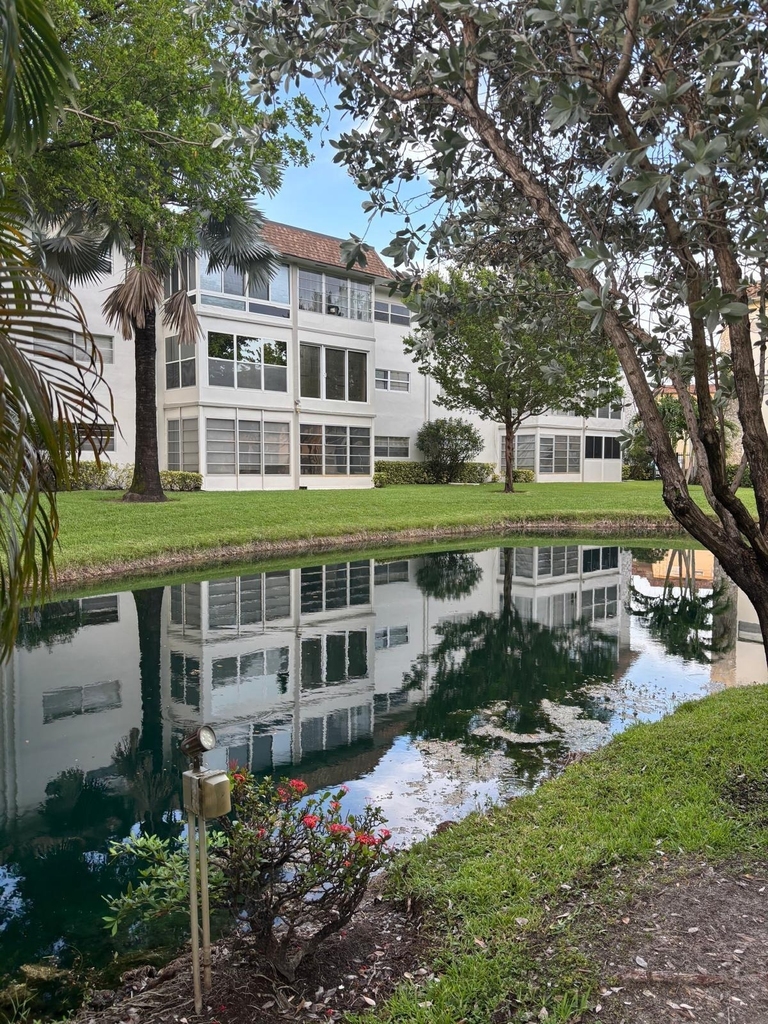 5171 W Oakland Park Boulevard - Photo 44