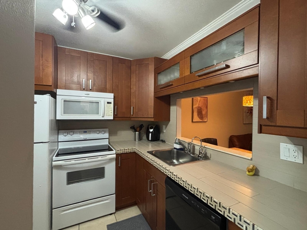 5171 W Oakland Park Boulevard - Photo 3