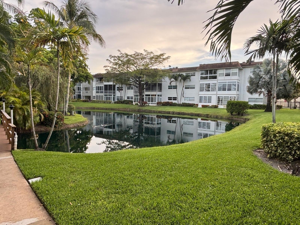5171 W Oakland Park Boulevard - Photo 0