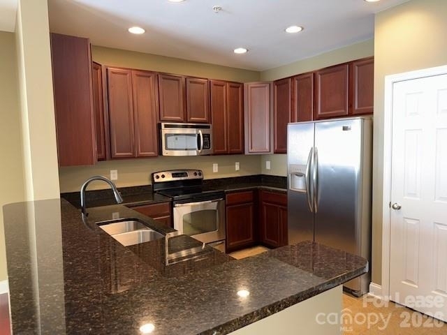1000 E Woodlawn Road E - Photo 1