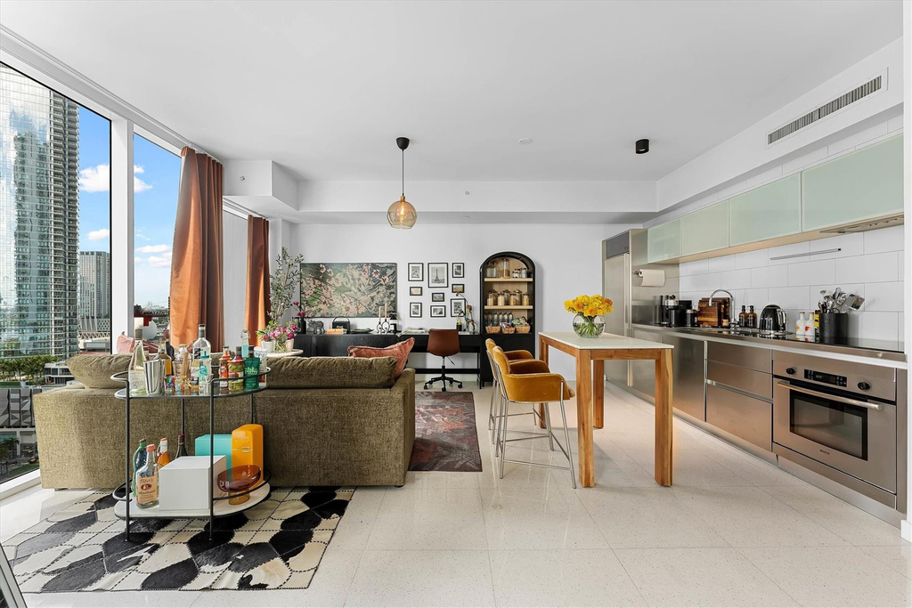 1040 Biscayne Boulevard - Photo 3