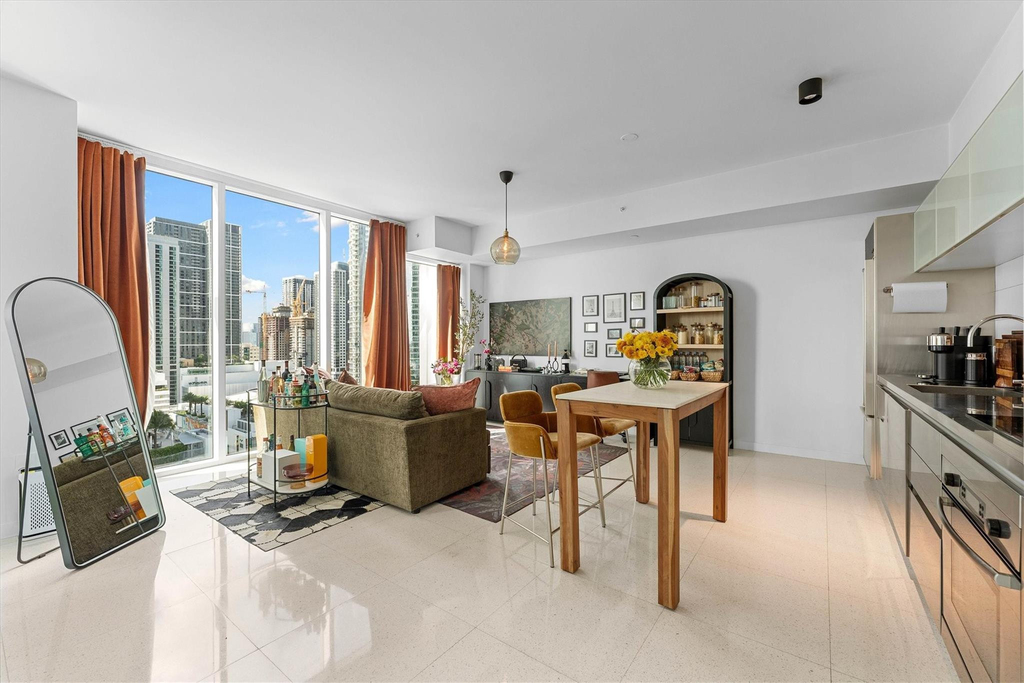 1040 Biscayne Boulevard - Photo 2