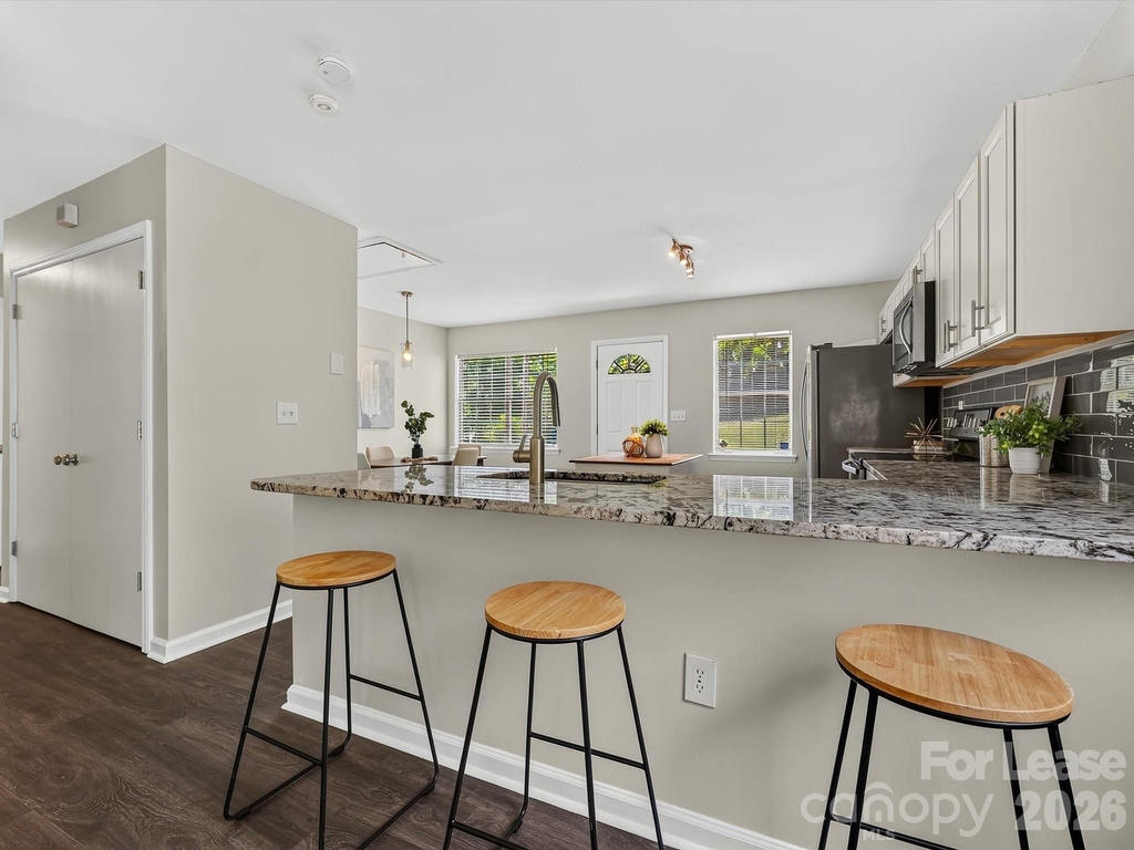 1521 Sumter Avenue - Photo 5