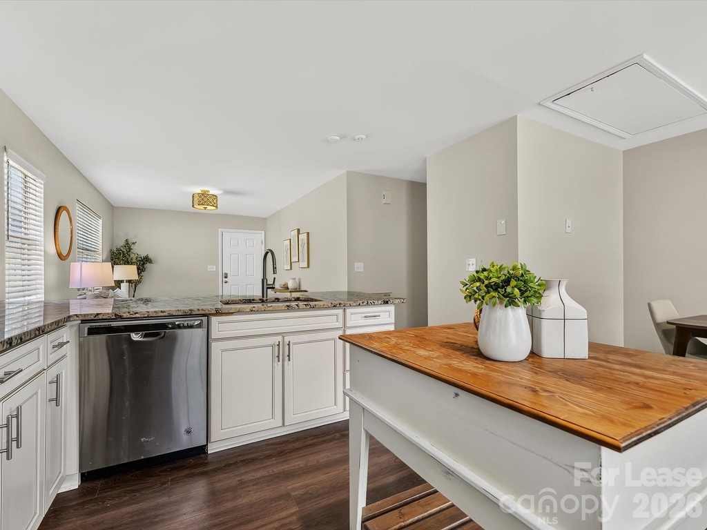 1521 Sumter Avenue - Photo 9