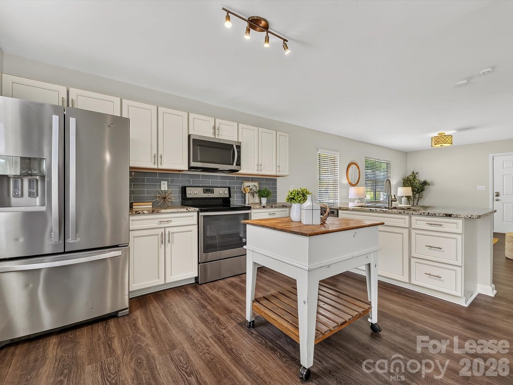 1521 Sumter Avenue - Photo 8