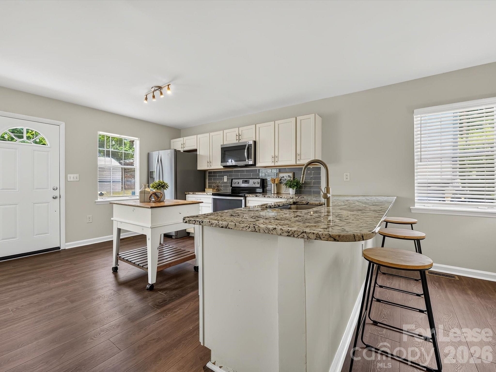 1521 Sumter Avenue - Photo 6