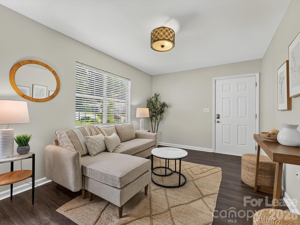 1521 Sumter Avenue - Photo 4
