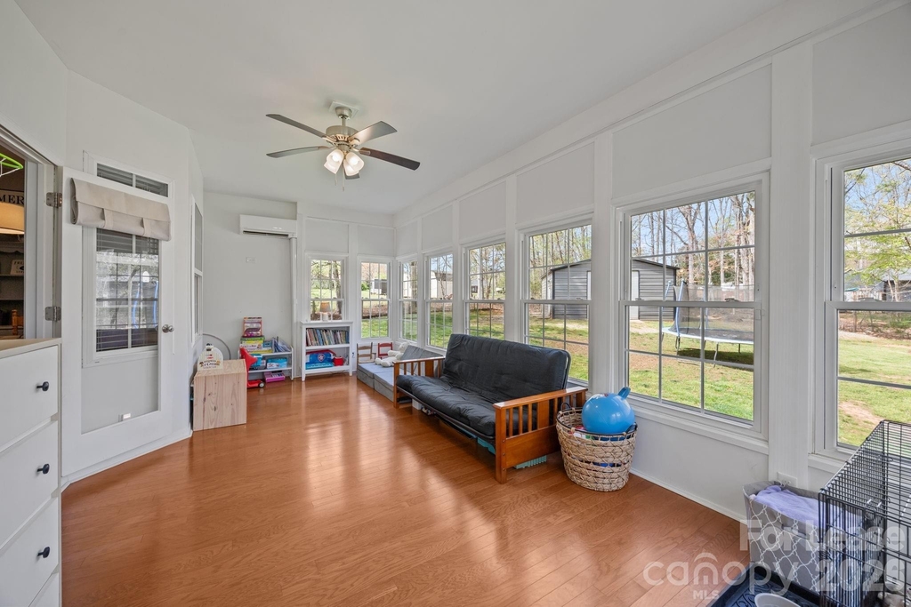 1667 Warwick Court - Photo 36