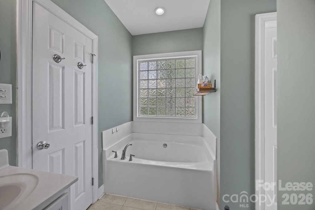 1667 Warwick Court - Photo 29