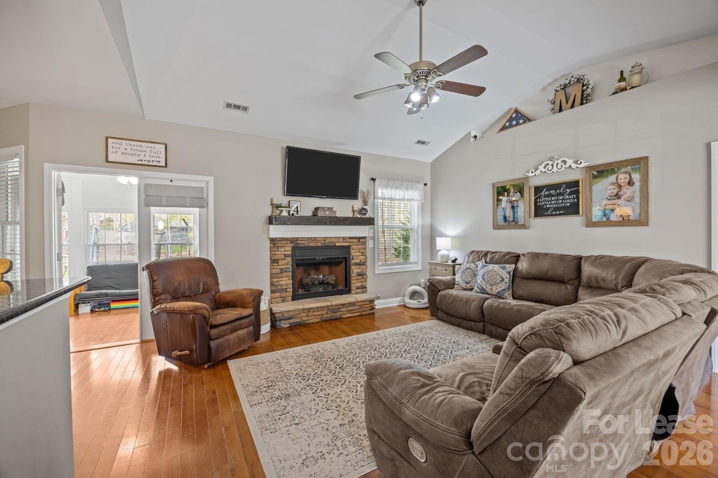 1667 Warwick Court - Photo 10