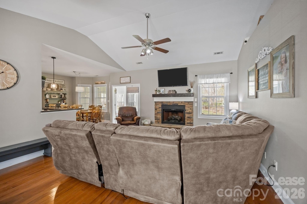 1667 Warwick Court - Photo 12