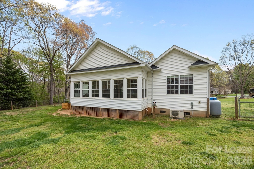 1667 Warwick Court - Photo 37