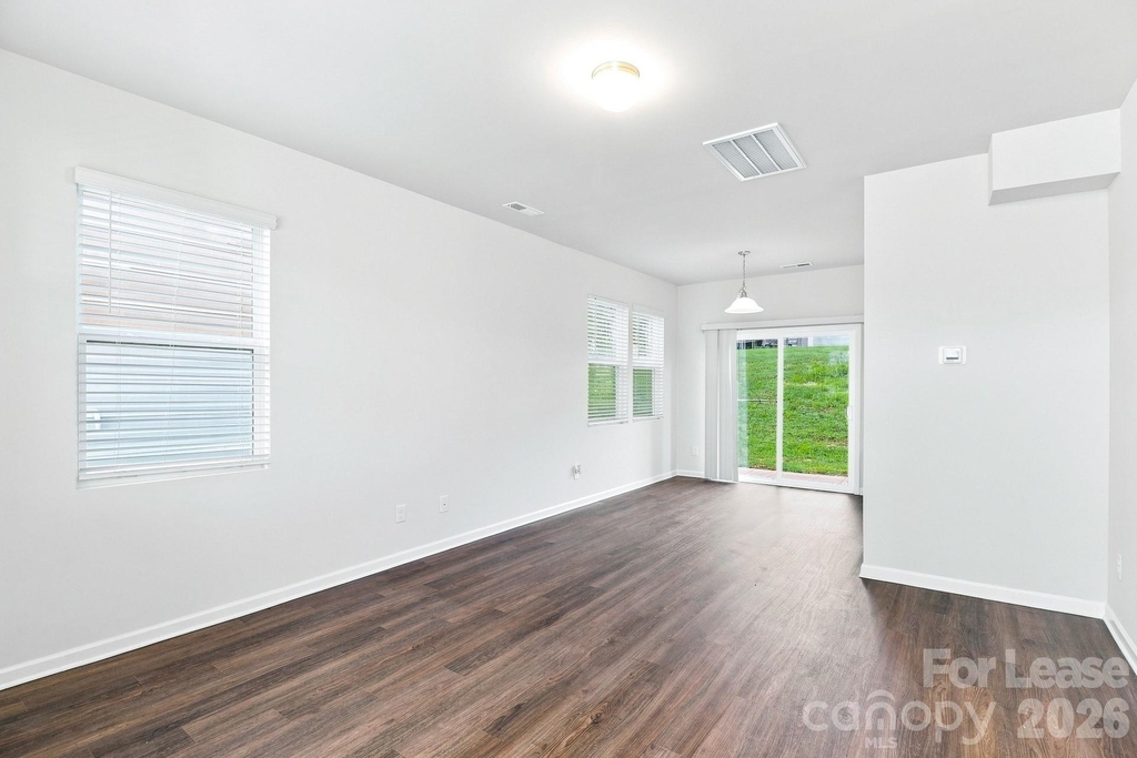 233 W Grover Street - Photo 6