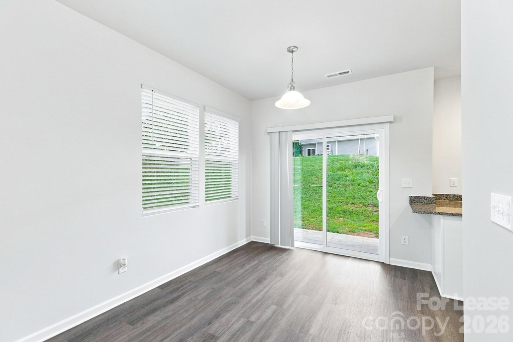 233 W Grover Street - Photo 5
